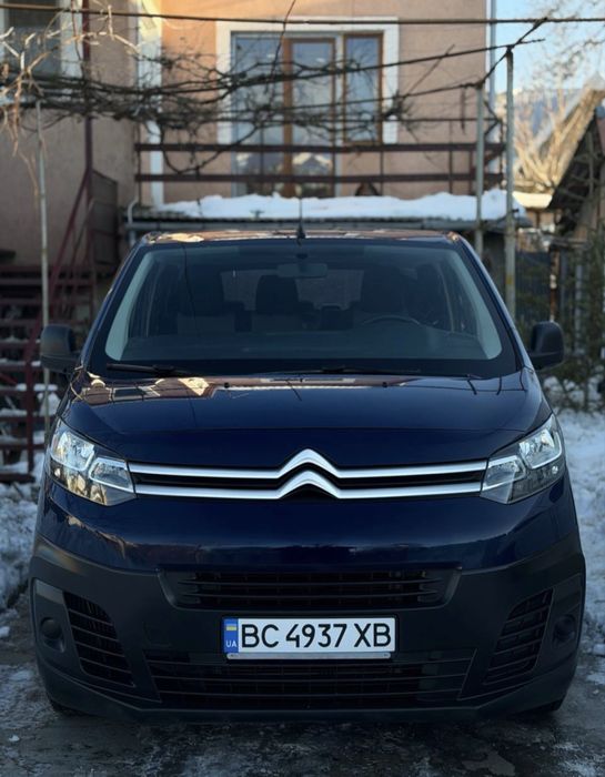 У відмінному технічному стані , з рідним, перевіреним пробігом.Без жодного підфарбування.Компактний, стильний і дуже надійний мінівен Citroen Jumpy SpaceTourer 8+ місць
Салончик автомобіля дуже збережений, практично без слідів експлуатації! 
2017 рік
1.6 HDI
93 к.с.
механічна 5-ст КПП 

Комплектація !
- Led панель приборів.
- Звукова акустика
- Музика MP3
- Кондіціонер.
- 16 на новій зимовій резині
- USB
- AUX
- єлектричні склопідйомники
- Внутрішнє дзеркало з автоматичним затемненням.
- Підсвітка салону.
- Зовнішні дзеркала з електрорегулюванням.
- Два ключі.
- Webasto 

Центральний  замок • Антиблокувальна система  (ABS) • Сигналізація • Система стабілізації  (ESP) • Імобілайзер • Антипробуксовочна система  (ASR) • Розподіл гальмівних зусиль  (BAS • EBD) • Допомога при старті в  гору • Допомога при  спуску • Контроль сліпих  зон • Датчик тиску в  шинах • Система кріплення  IsoFix • Блокування замків задніх  дверей 

Бортовий  комп'ютер • Підігрів  дзеркал • Тоновані  вікна • Функція складання спинки сидіння  пасажира • Оздоблення керма  шкірою • Декоративне підсвічування  салону • Розетка  12V • Мультифункціональне  кермо • Електропривід  дзеркал • Бардачок з  охолодженням • Підкурювач і  попільничка • Холодильник • Адаптивний  круїз • Електронна приладова  панель • Круїз  контроль

Мультимедіа
Акустика • Аудіопідготовка • AUX • Bluetooth • USB

Автономний обігрівач  webasto
Стан
Гаражне  зберігання • Сервісна  книжка • Перший  власник
Оптика
Денні ходові  вогні • Протитуманні  фари • Система адаптивного  освітлення
Система допомоги при паркуванні
Парктронік  передній • Парктронік  задній
Подушка безпеки

Водія • Пасажира • Бічні  передні • Віконні  (шторки) • Колін  водія 
Відповідаю в любий час можете дзвонити писати на Вайбер телеграм куди не будь в любий вам час завжди радий буду відповісти на любі питання любі провірки а також можу надіслати любі відео дзвоніть питайтесь пишіть також на Олх відповідаю всюди telegram 09******44 Viber 09******44 WhatsApp 09******44 реальному покупцю хороший торг всім гарного дня пишіть всюди завжди швидко відповідаю також дзвоніть питайтесь