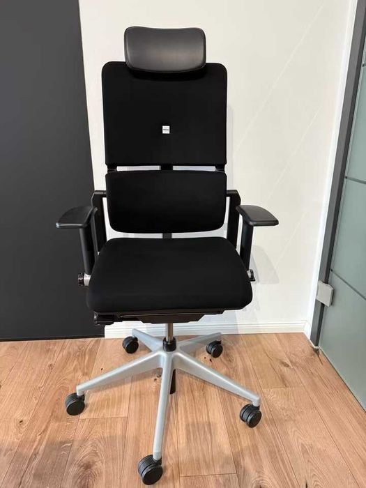 Fotel biurowy Steelcase Please V2 z zagłówkiem, czarny