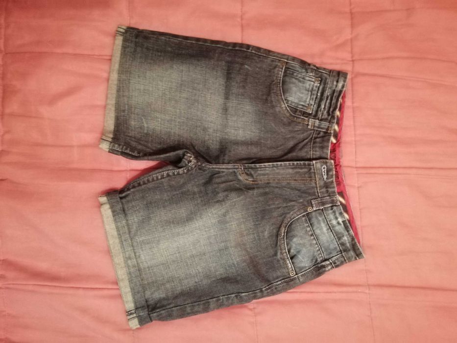 Продам джинсовые шорты