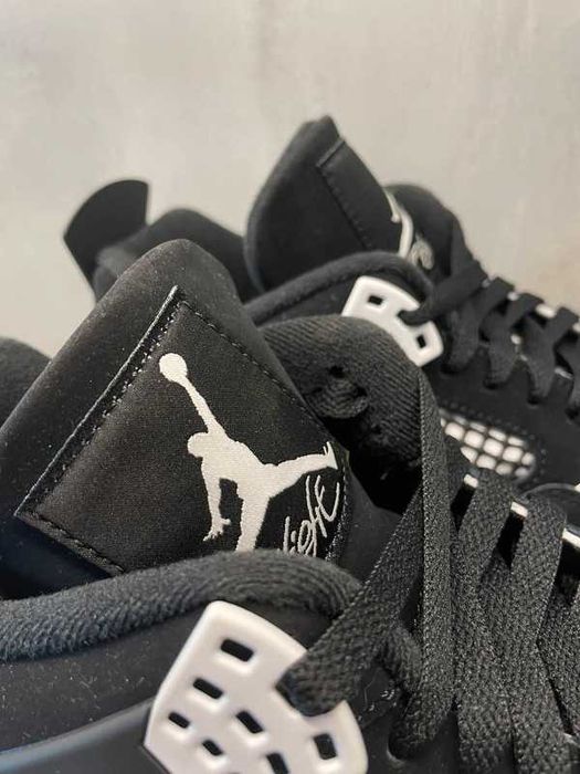 Szybka wysyłka Jordan 4 Retro White Thunder R.40