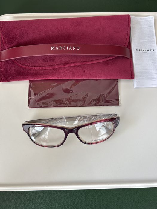 3 Armacao de oculos Guess Marciano
