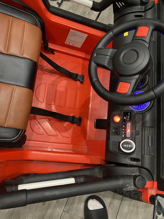Sprzedam samochód dzieciecy Jeep 2os
