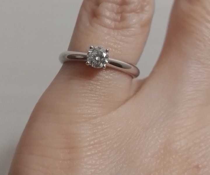 Золотое кольцо с бриллиантом 4.45мм! С сертификатом! Стиль Tiffany!