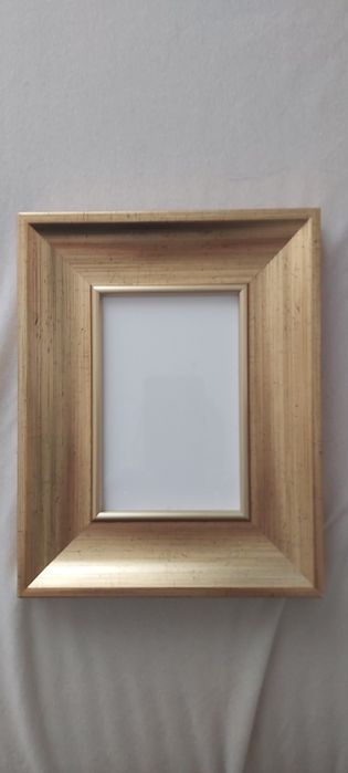 Ramka złota nowa.
