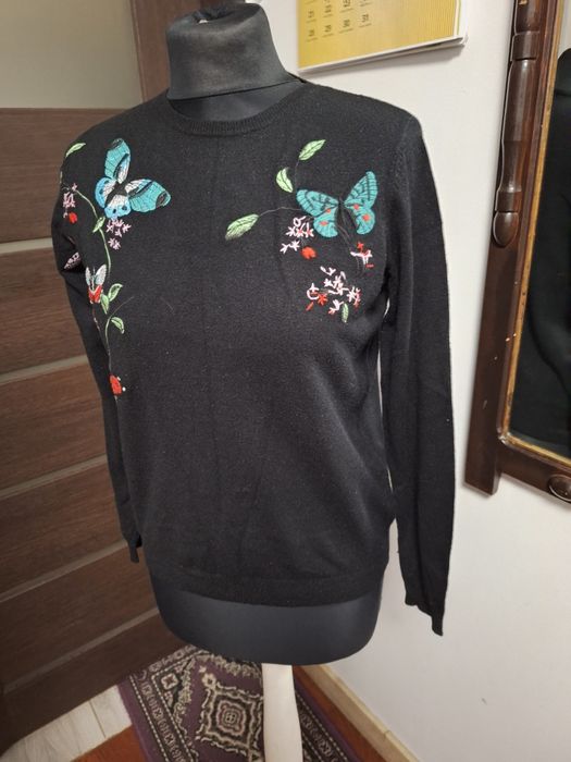 Czarny sweterek damsko dziewczęcy