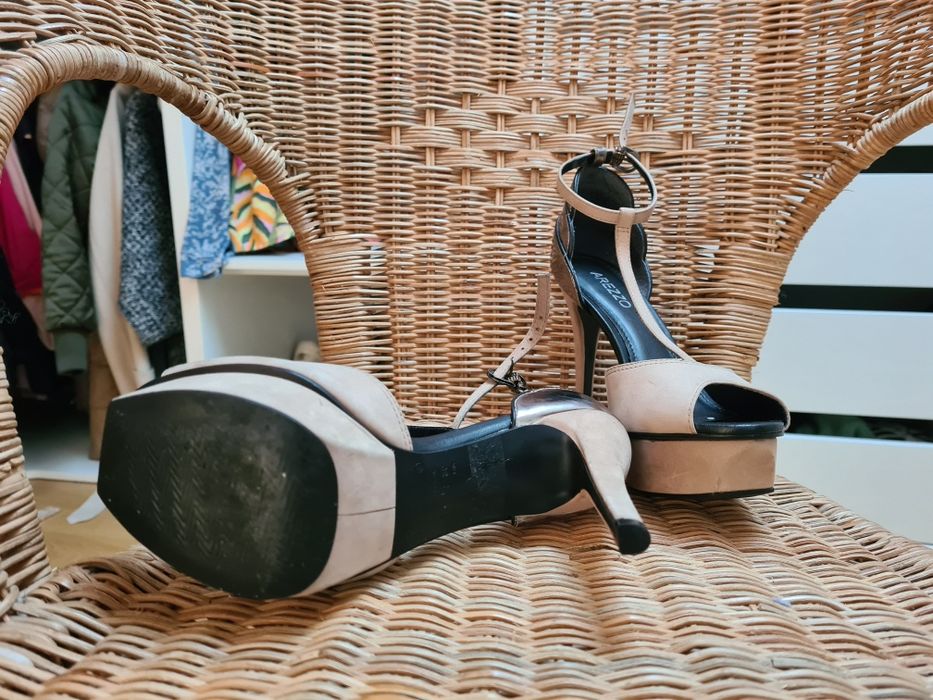 Sandálias altas bege 36