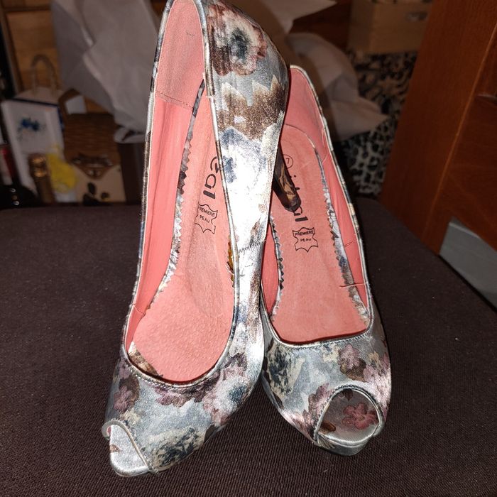 Buty na obcasie w kwiaty szpilki roz. 37 nowe