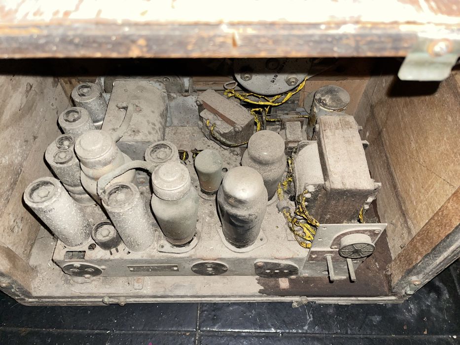 Rádio antigo a válvulas – para restauro / peças