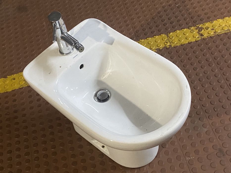 Bidé com a Torneira incluida