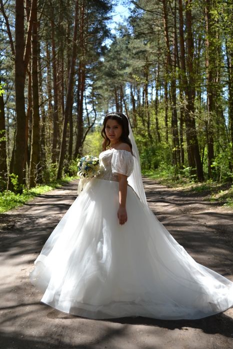 Продам  ніжну весільну сукню