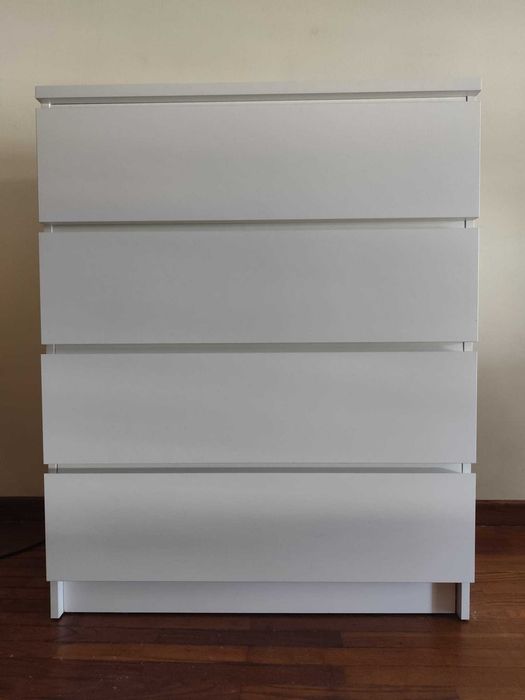 Cómoda IKEA MALM Branca 4 Gavetas (80x100 cm) – Como Nova
