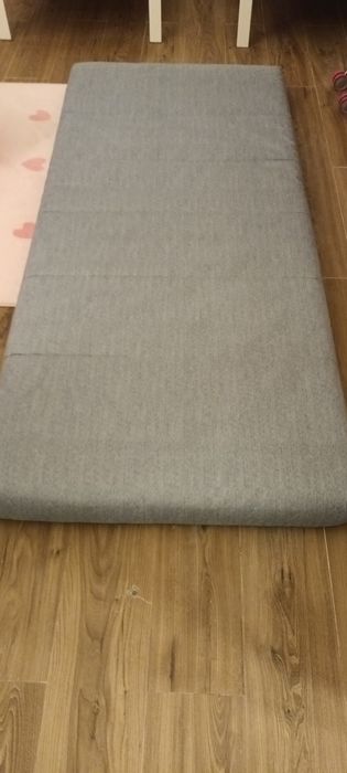 Colchão de solteiro  ikeia