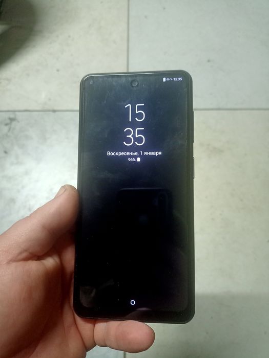 Телефон целый, рабочий, китайский.