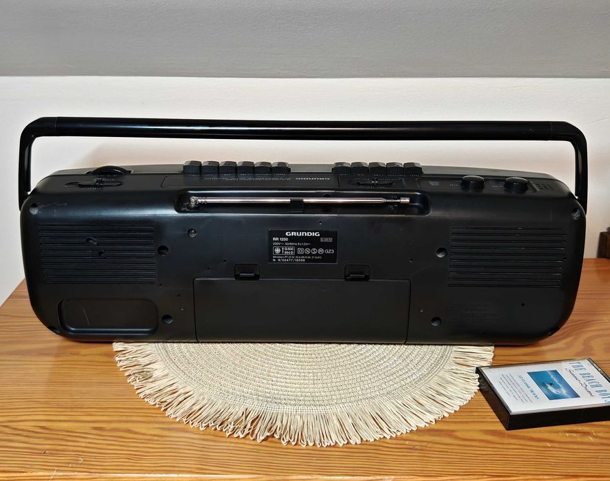 Radiomagnetofon kaseciak GRUNDIG RR1250 – sprawny, super stan, klasyk.