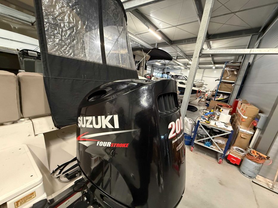 Łódź kabinowa Quicksilver 705 Cruiser (Weekend) + Suzuki DF200