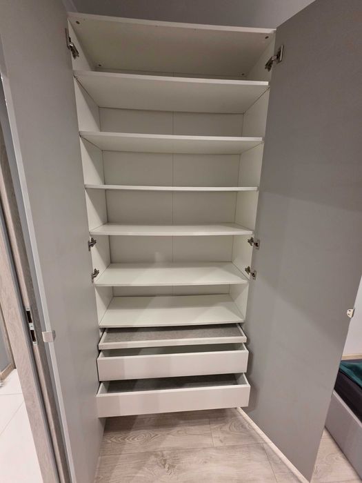Szafa PAX IKEA 100×35×236 cm – drzwi: kolor szary, połysk
