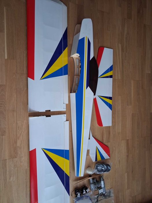 Model samolotu RC spalinowy rozpiętość 180cm dolnopłat
