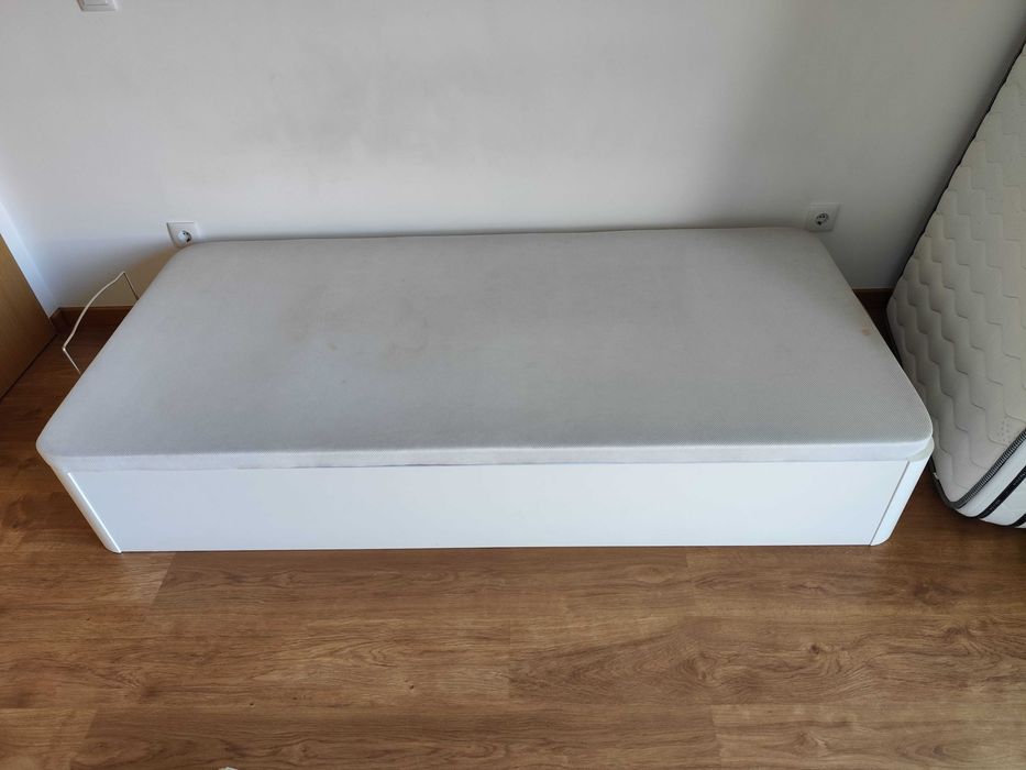 Sommier de solteiro com colchão