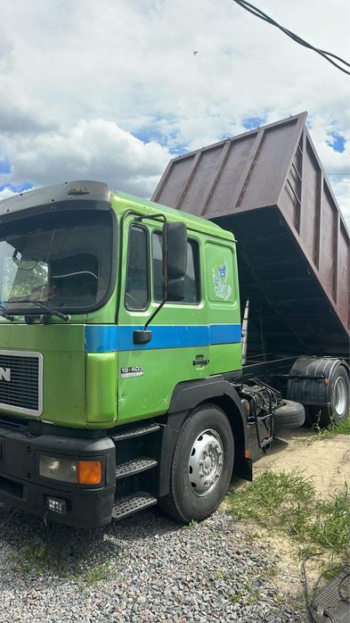 Самосвал, самоскид, вивіз будівельного сміття зерна, комбайн, збирання урожаю, викуп зерна