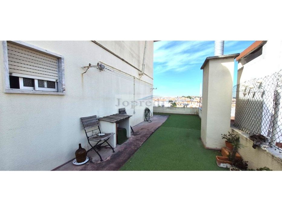 Apartamento T2 com terraço