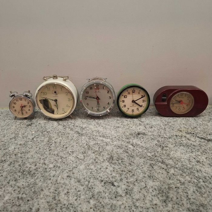 Stare zabytkowe budziki retro prl