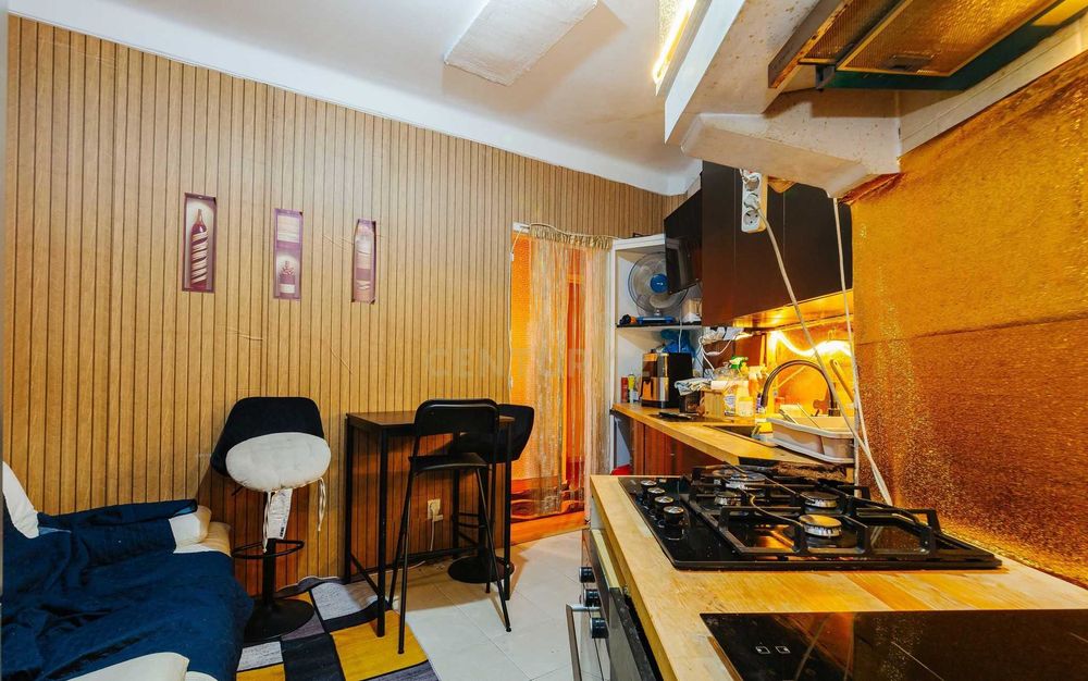 Quarto Triplo com TV 50", WiFi, AC, Contrato - 1 Pessoa