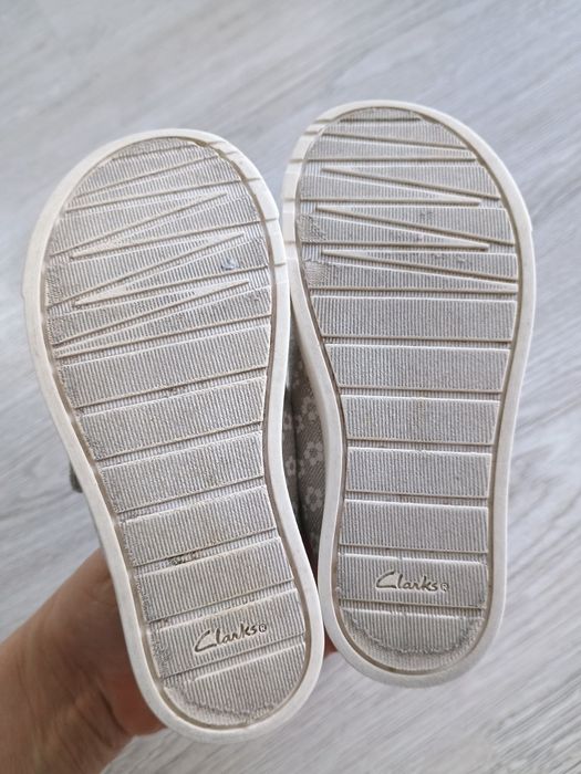Buciki dla dziewczynki Clarks rozmiar 23