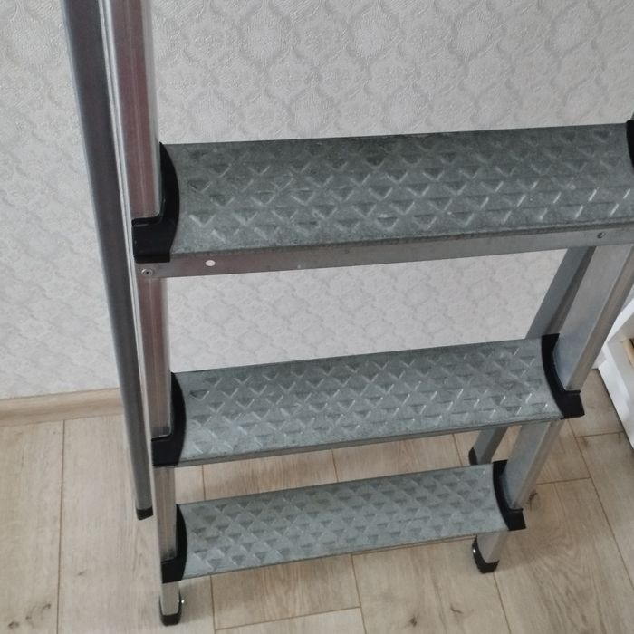 Стремянка висока алюмінієва драбина для ремонтів /хозяйства