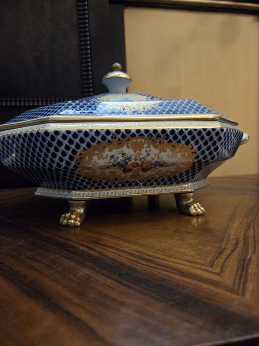 Imponente conjunto de candelabros e terrina  sevres