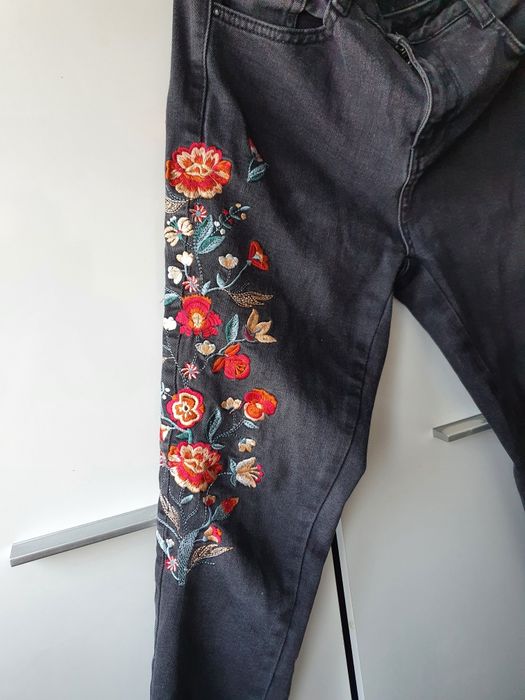 Spodnie dzinsy Reserved