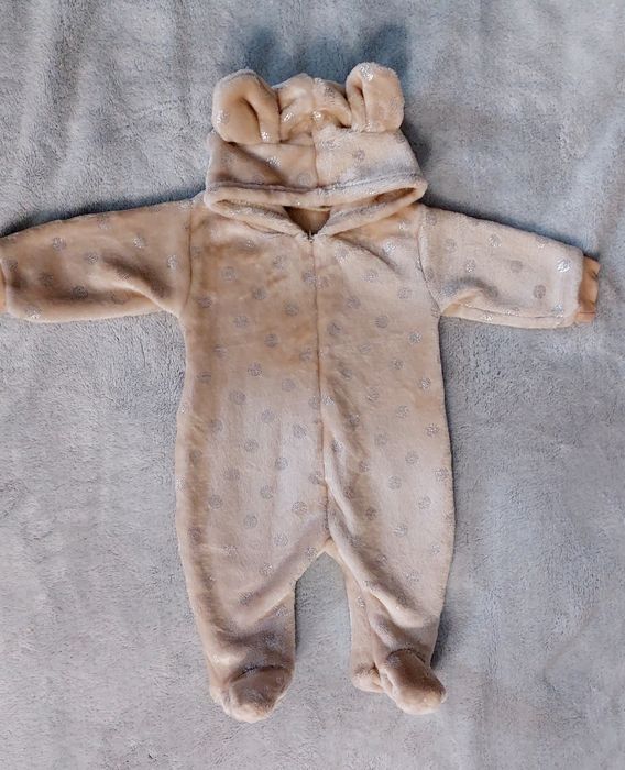 Плюшевий комбінезон для дівчинки 

Стан: відмінний 
Ціна:250грн
Розмі