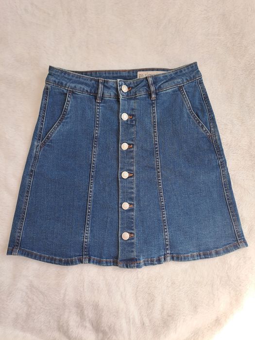 Jeansowa spódnica z guzikami