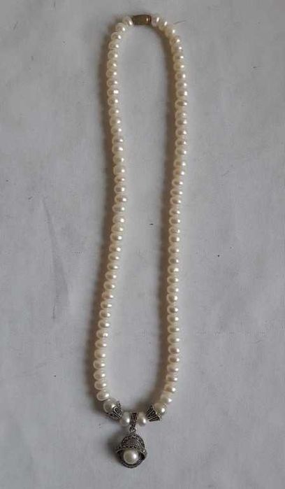 Винтажное колье из натурального жемчуга с серебряной подвеской
