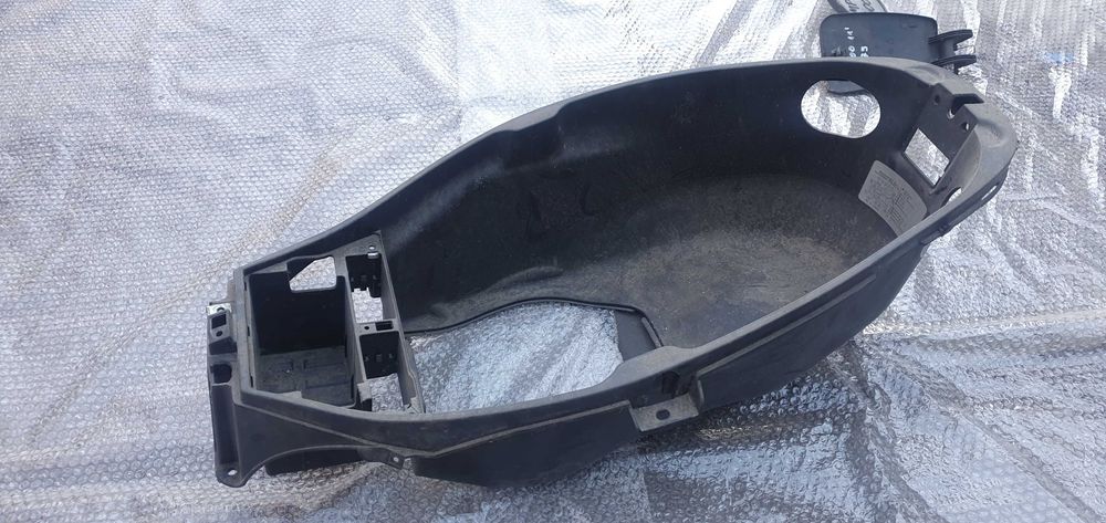 Kufer siedzenie piaggio mp3 schowek wypełnienie pod