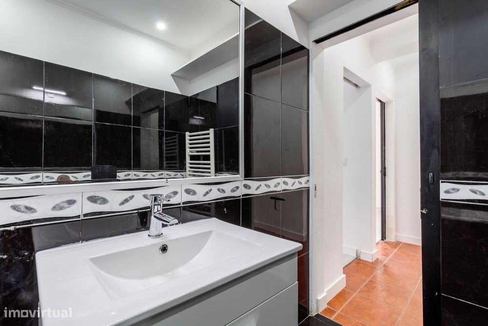 Apartamento T2 c/ Varanda em Agualva, Sintra