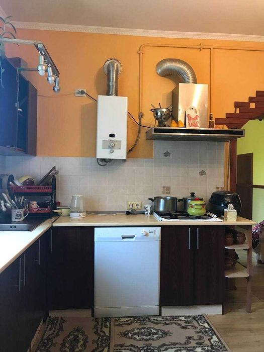 Продам будинок в передмісті Івано-Франківська