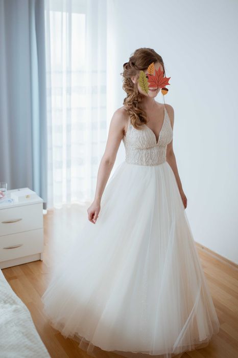 Sprzedam suknię ślubną, gratis: komin i welon  - salon Laura Toruń