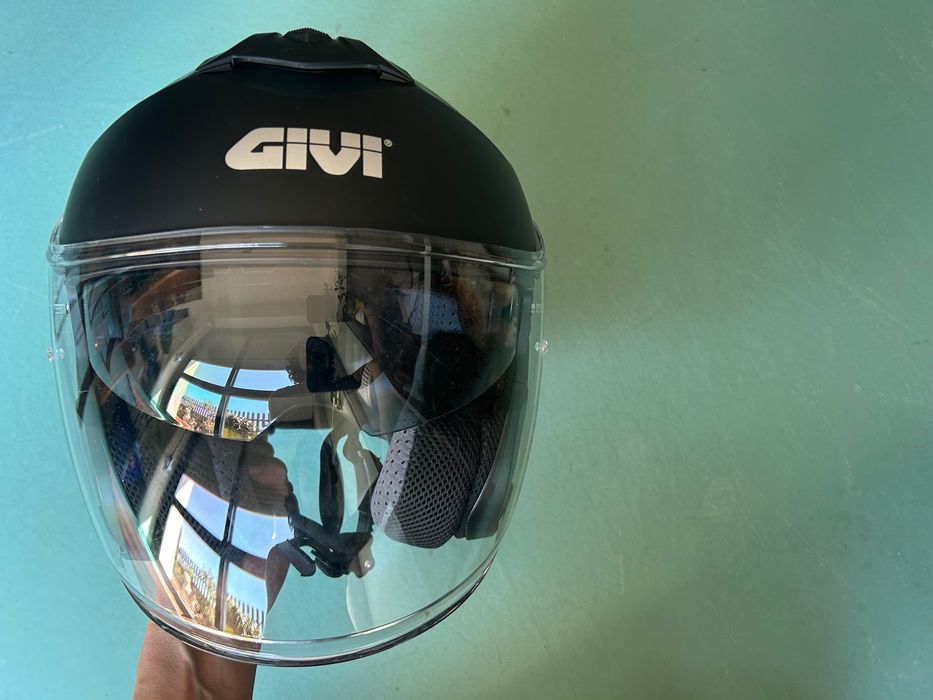 Capacete novo, preto, tamanho S, com protecção/saco