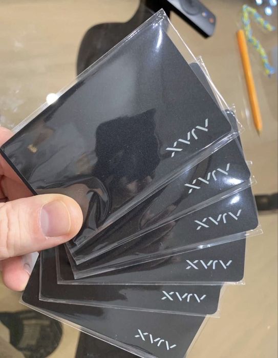 Ajax KeyPad Plus – Бездротова клавіатура з підтримкою карт і брелоків