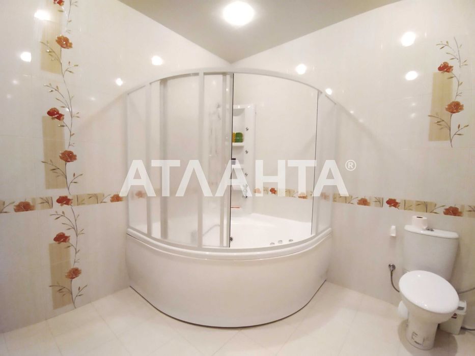 Будинок з басейном біля моря на 7 сотках