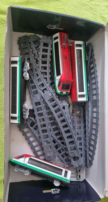 Pista de Comboios para peças não esta Completa