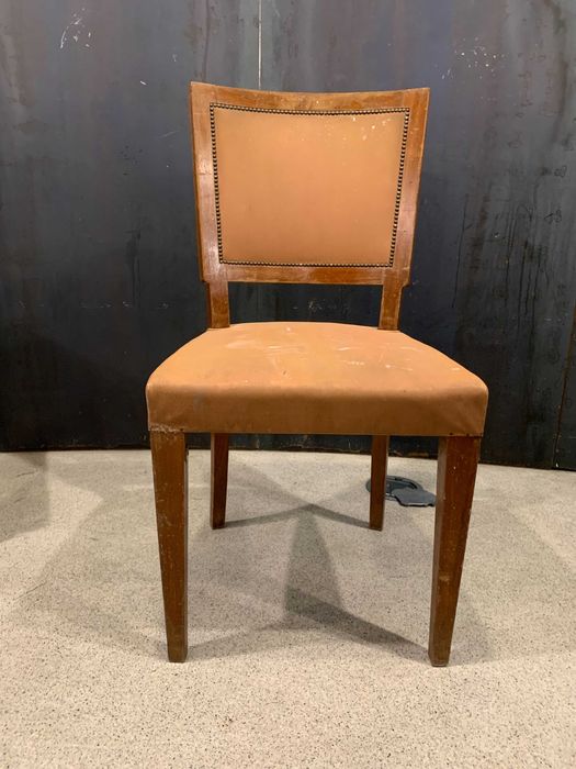 Cadeira olaio beje antiga vintage de madeira e estofo