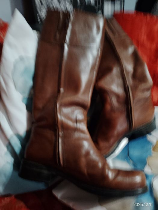 Botas de cano alto em pele