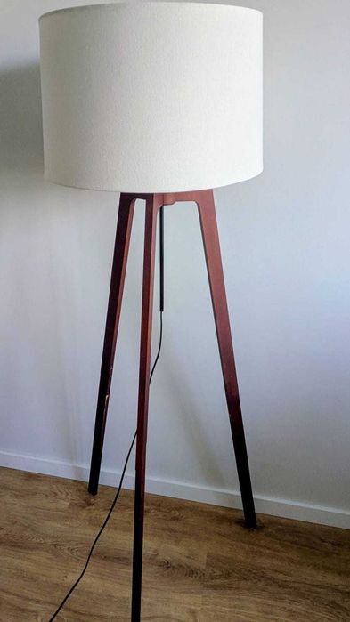 Candeeiro de pé Hôma moderno, cúpula grande, impecável! Só 39€