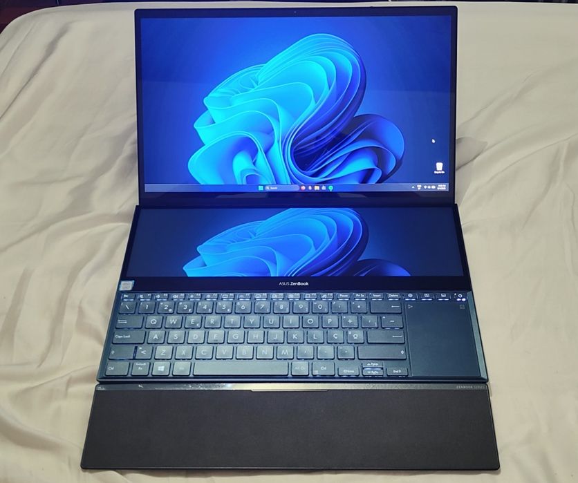 Asus Zenbook Pro Duo 4K OLED