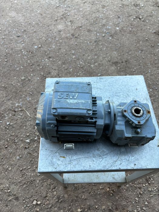 Motoreduktor 0,55  kw  107 obr