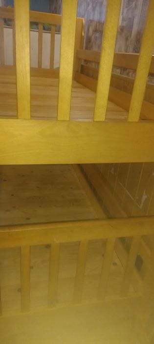 Двоярусне букове добротне ліжко з матрацами