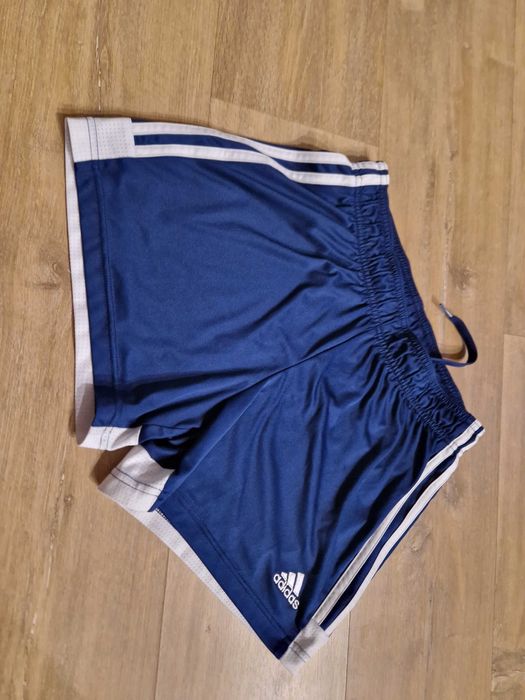 Spodenki damskie Adidas – granatowe z białymi wstawkami, rozmiar S
