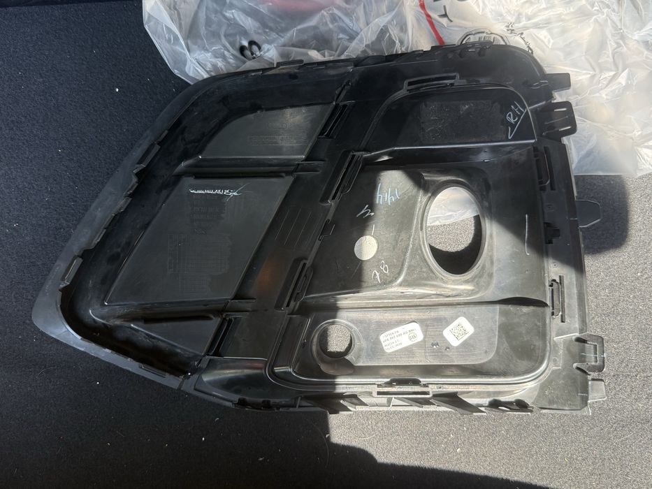 Решітка накладка переднього бампера права AUDI Q5 / SQ5  80a 2020-2024 р S line