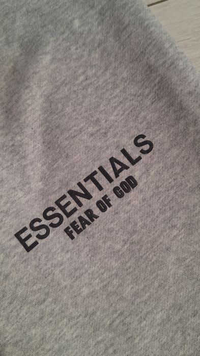 Dresy Essentials